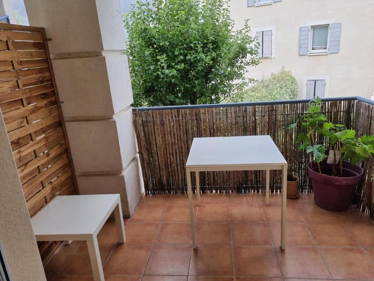 Appartement 1 Chambre Avec Piscine Юзес Экстерьер фото