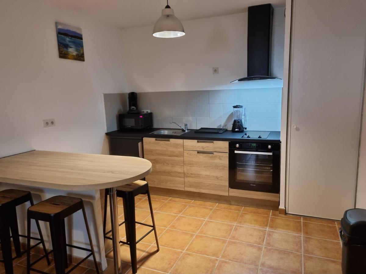 Appartement 1 Chambre Avec Piscine Юзес Экстерьер фото