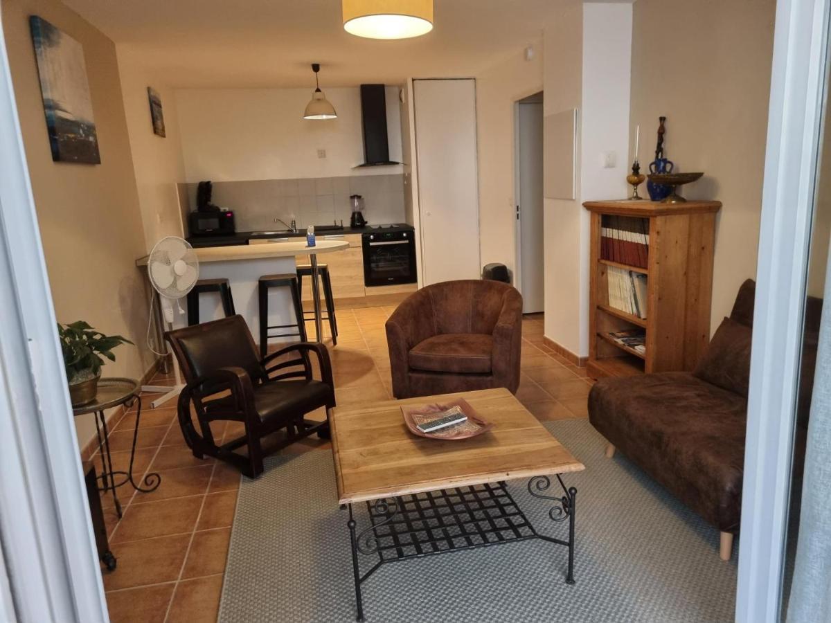 Appartement 1 Chambre Avec Piscine Юзес Экстерьер фото