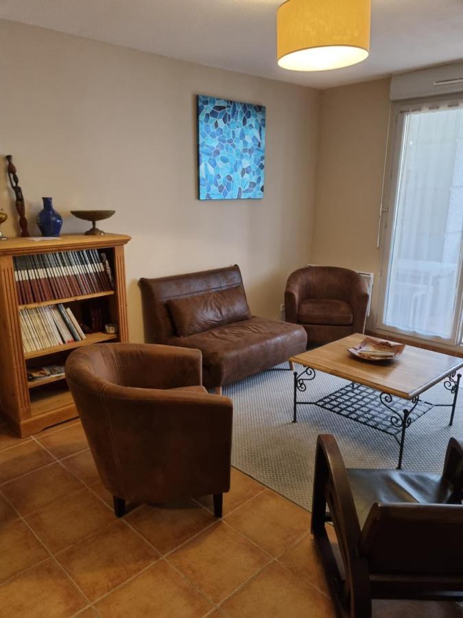 Appartement 1 Chambre Avec Piscine Юзес Экстерьер фото