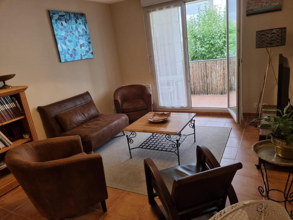 Appartement 1 Chambre Avec Piscine Юзес Экстерьер фото